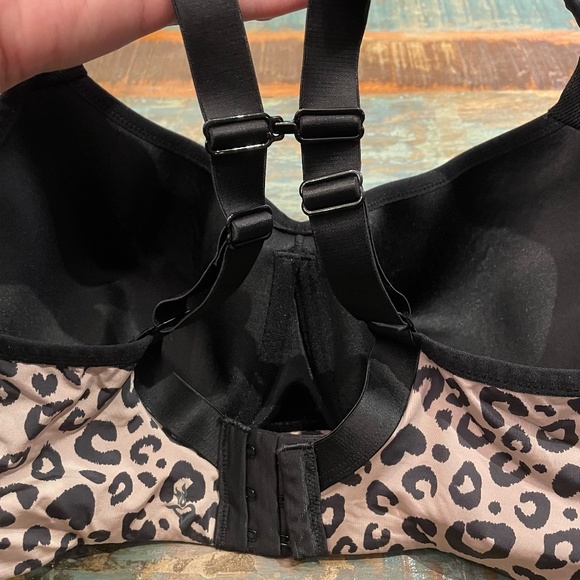 TORRID Mid Impact Leopard Print Underwire Sports Bra NWOT - Picture 10 of 14
